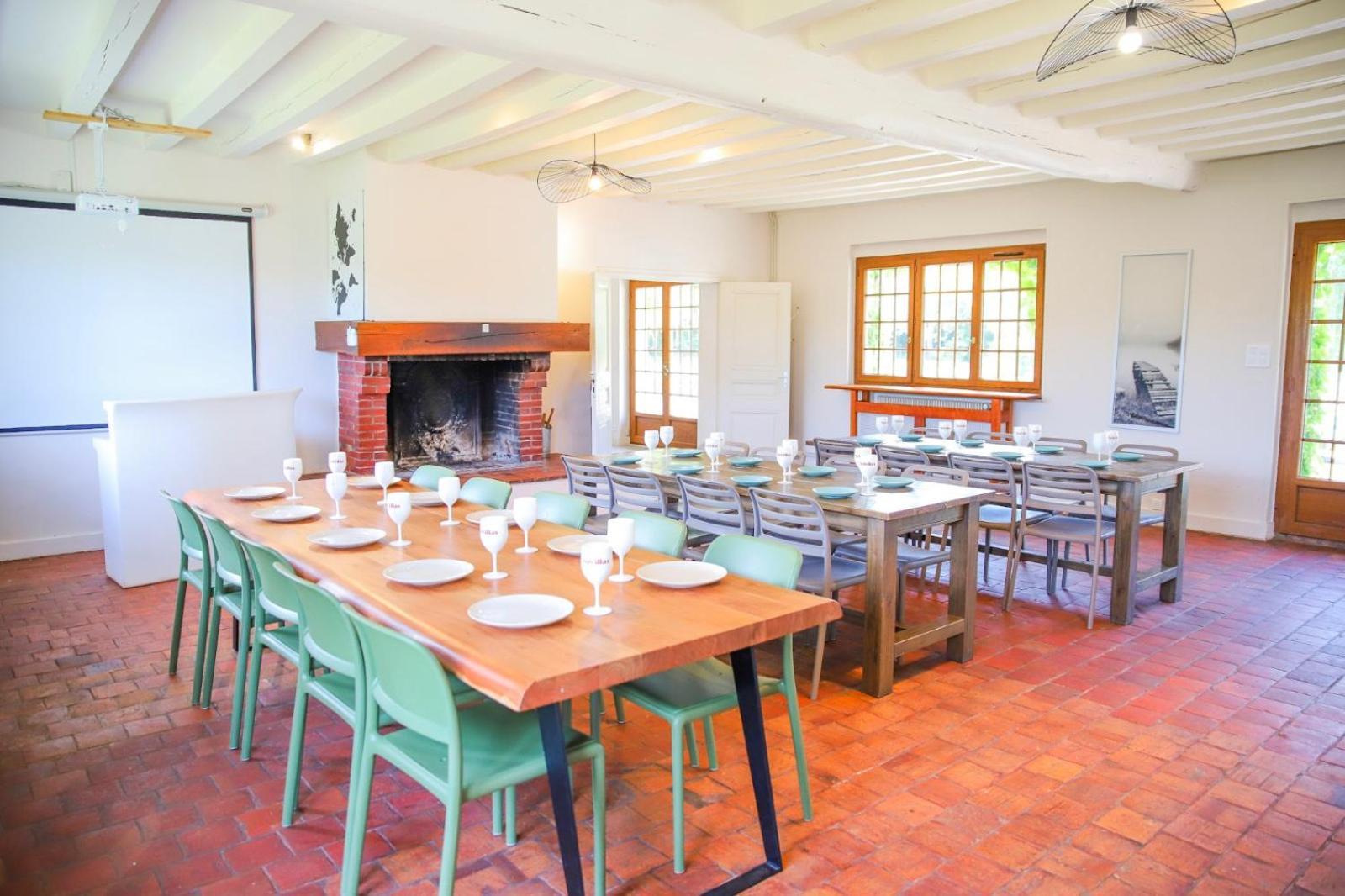 Crazy Villa Etisseaux 45 - Heated Pool - Volley Court - 1H30 Paris - 45P Saint-Maurice-sur-Aveyron Exteriör bild